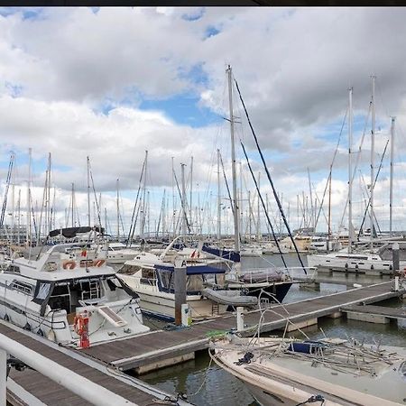 Beautiful And Magnific Yacht Hotel ลิสบอน ภายนอก รูปภาพ