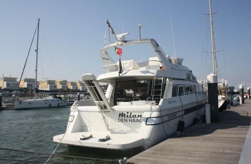 Beautiful And Magnific Yacht Hotel ลิสบอน ภายนอก รูปภาพ
