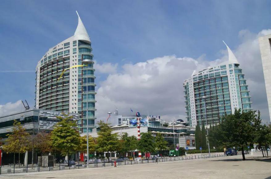 Beautiful And Magnific Yacht Hotel ลิสบอน ภายนอก รูปภาพ