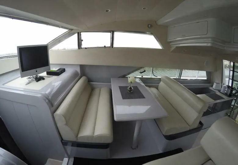 Beautiful And Magnific Yacht Hotel ลิสบอน ภายนอก รูปภาพ