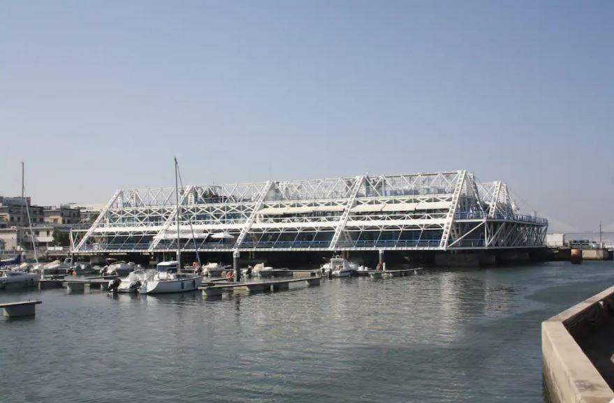 Beautiful And Magnific Yacht Hotel ลิสบอน ภายนอก รูปภาพ